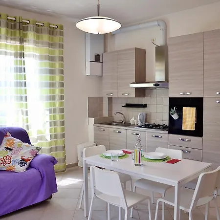 Luminoso E Ampio Tra E Riccione Apartment